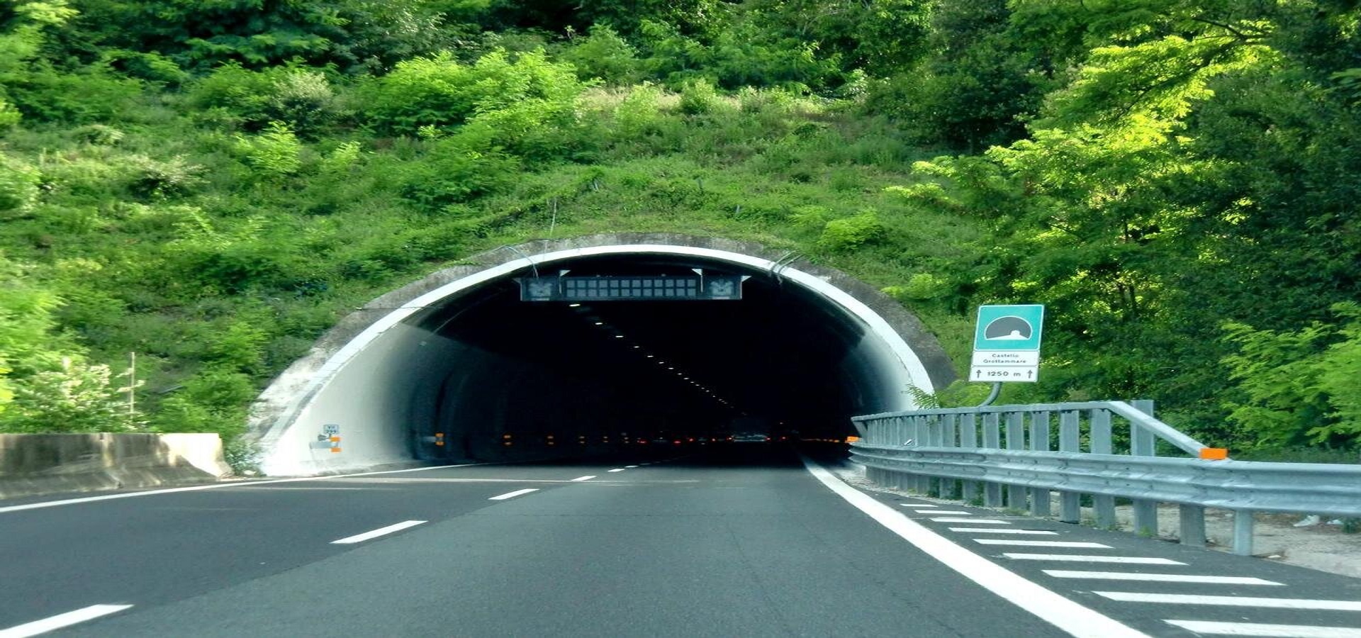 穿山隧道